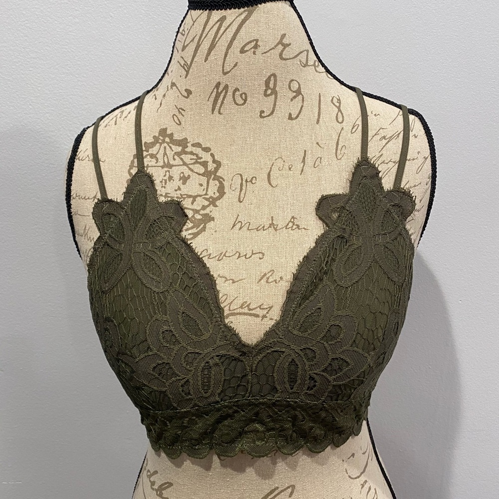 Super cute lace bralette!